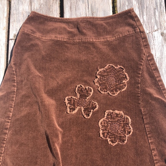 Vintage chocolate corduroy floral appliqué skirt - Picture 2 of 9
